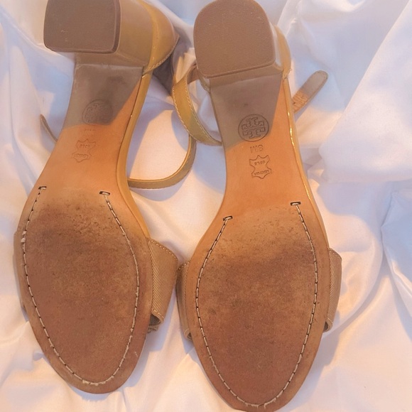 Tory Burch Trudy Nude Patent Bow Sandals - Picture 11 of 12